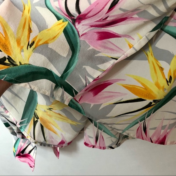 TOMMY BAHAMA 100% Silk Pink/Green/Yellow/Gray Tropical Floral Button Down Blouse - Picture 8 of 16